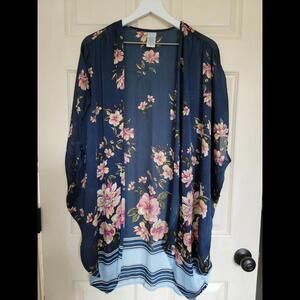 Time and Tru Floral Kimono
